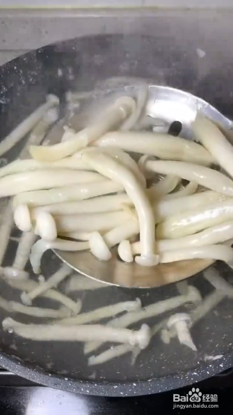 白玉菇炒鸡蛋的做法