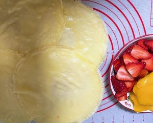 草莓芒果千层蛋糕教程