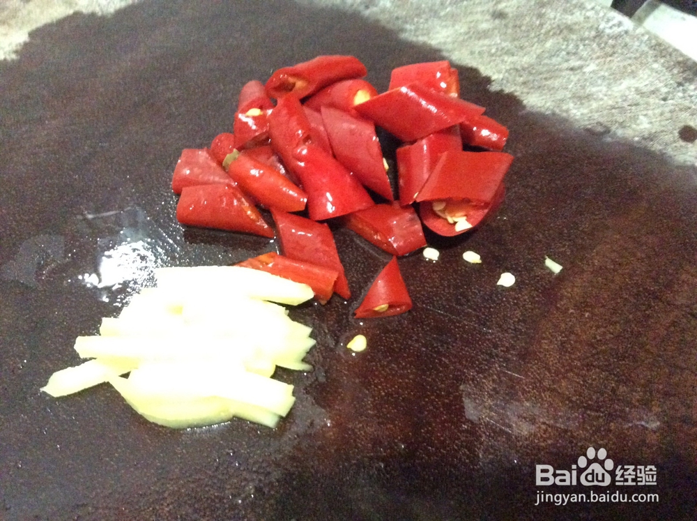 蒜子鲶鱼的做法