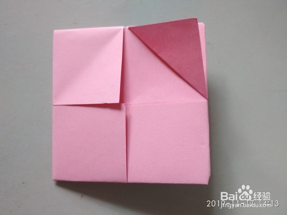 如何用彩纸折出爱心