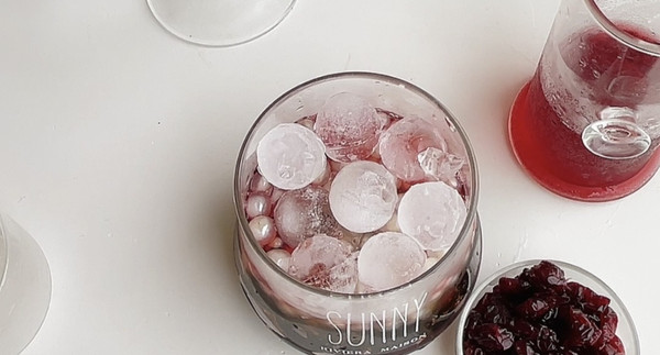 桑葚茶冻蔓越梅饮