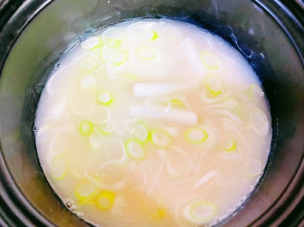 鳕鱼豆腐馄饨煲