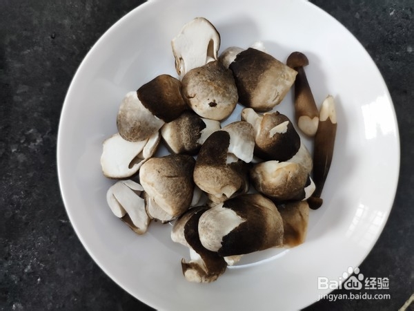 如何做草菇炒丝瓜