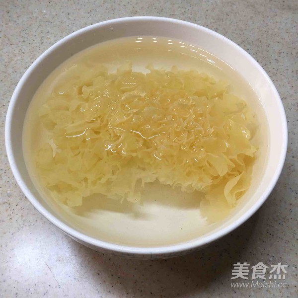 山楂银耳羹的做法