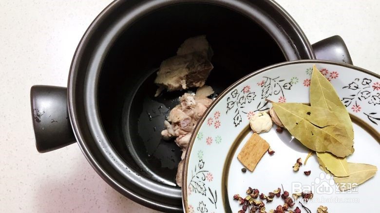 砂锅脊骨鲜藕汤