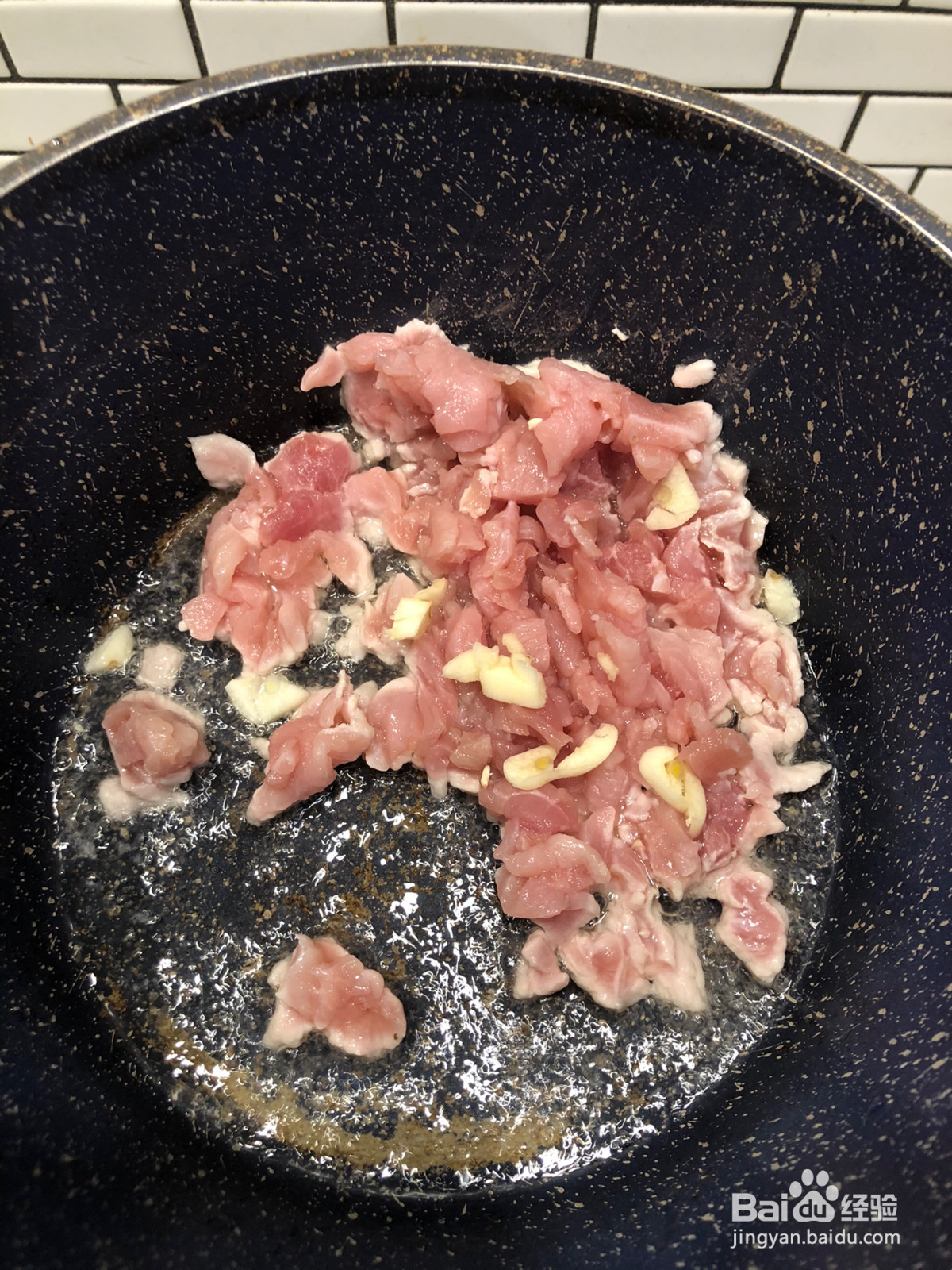 蘑菇炸酱面的做法