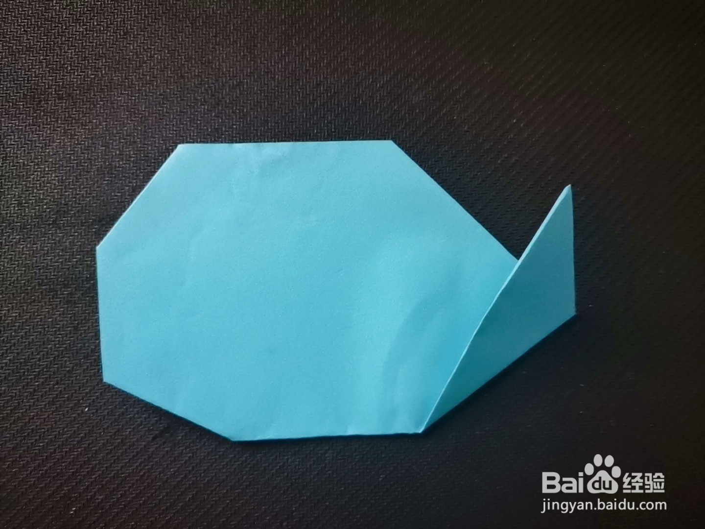 如何用彩色纸折一条鲸(1)