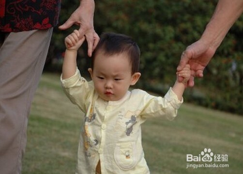 怎样避免孩子歪脖子？