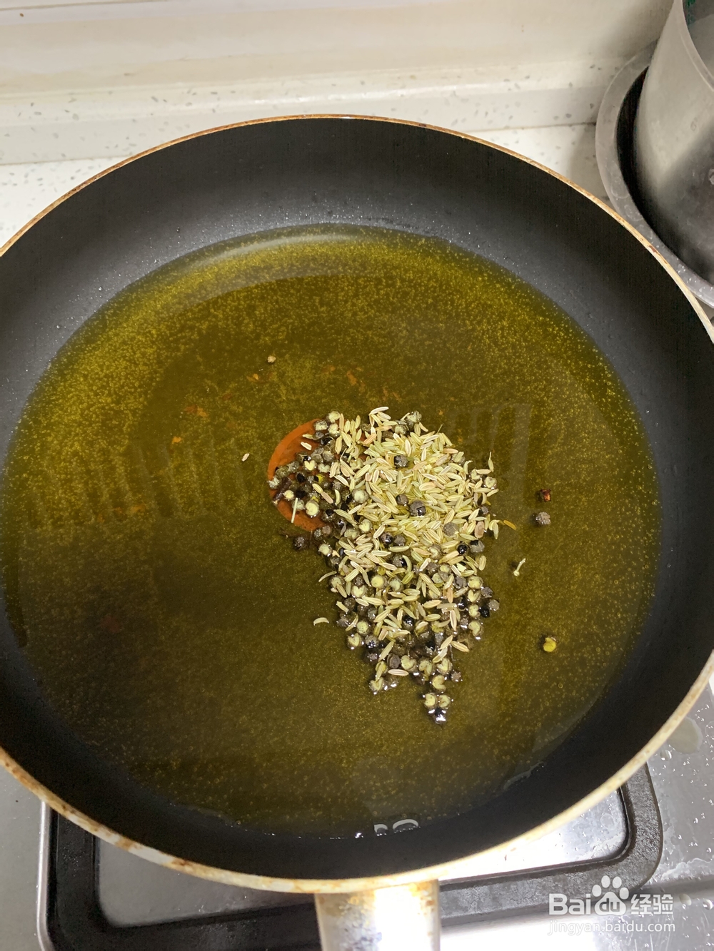 味美鲜香的蒜辣椒油凉拌菜