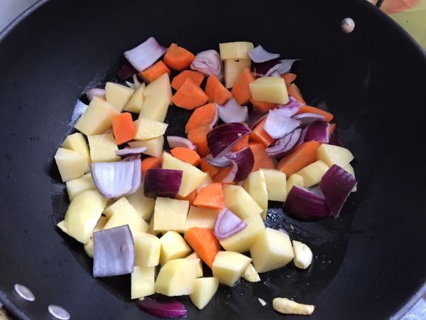 胡萝卜土豆炖牛腩