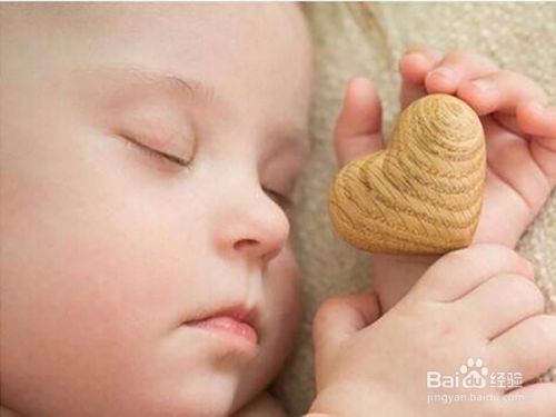 日常宝宝夜间睡觉不停蹬被子的原因及采取办法
