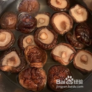 香菇土豆焖鸡腿的做法