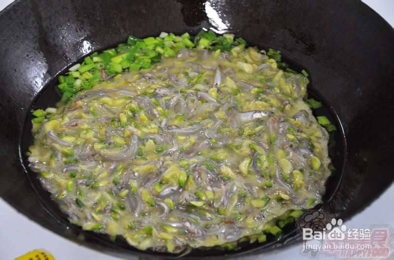 鲜美异常的槐花银鱼炒鸡蛋