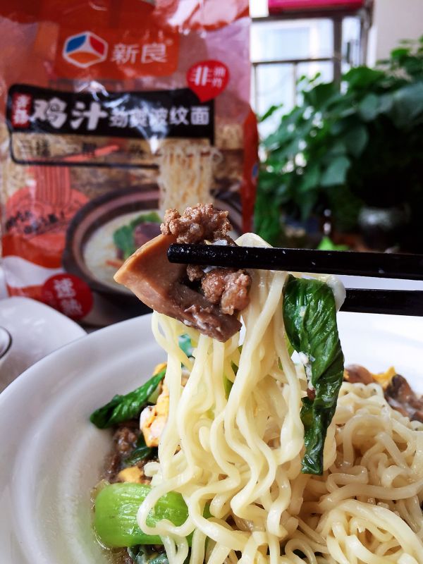 杂蔬肉沫鸡蛋面