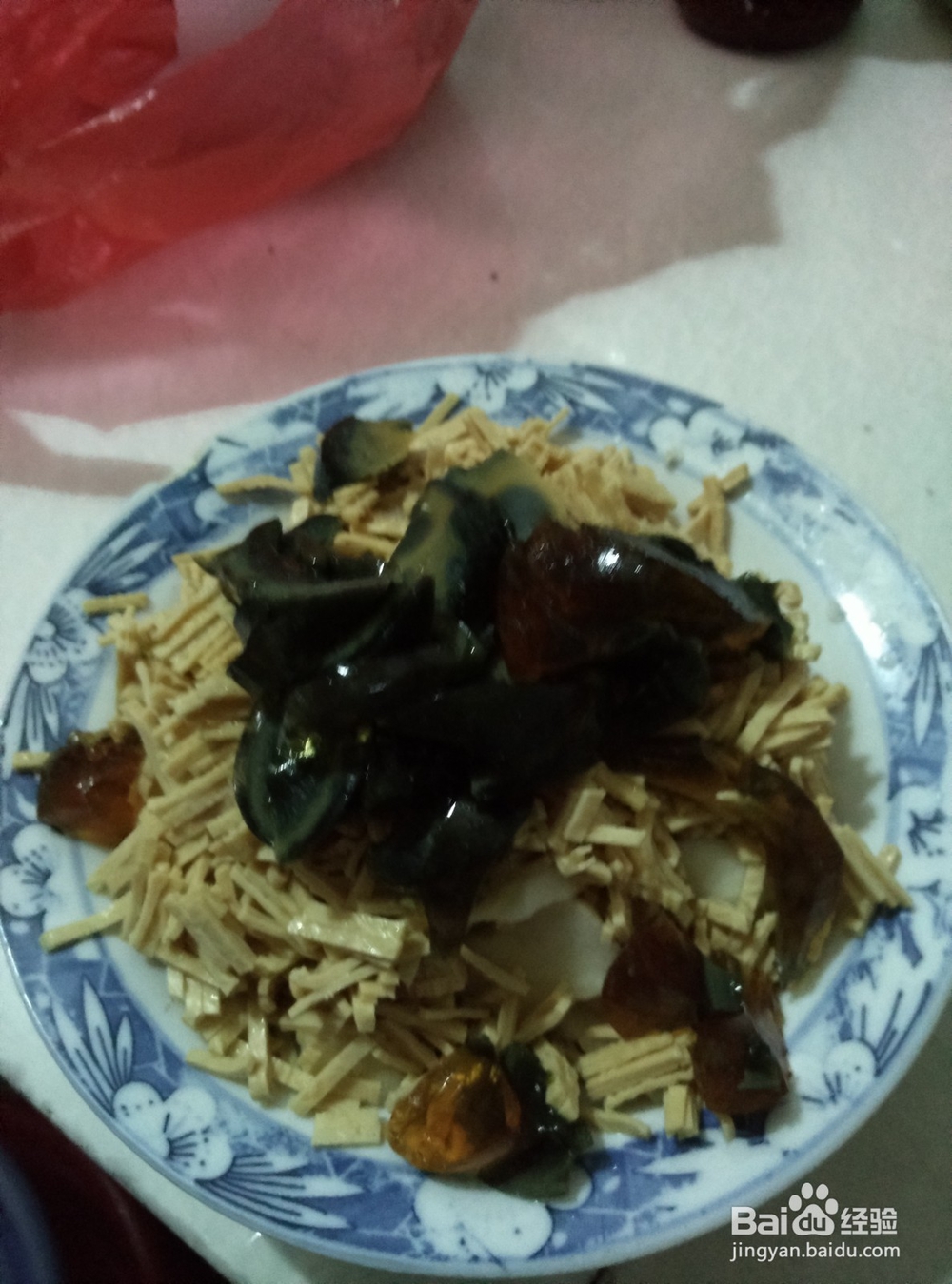 凉拌小菜——荸荠皮蛋豆腐丝