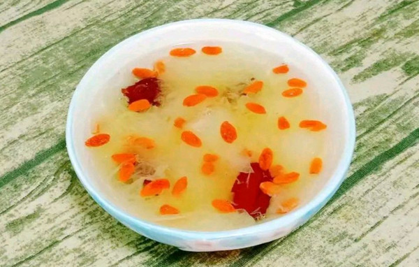 银耳雪梨红枣汤