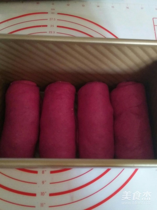 火龙果坚果吐司