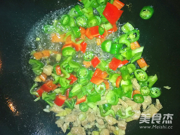 秋葵炒肉的做法