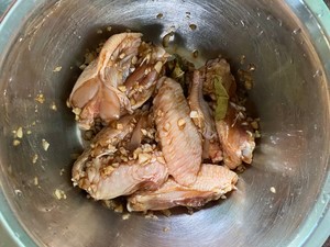 如何做金沙咸蛋黄鸡翅