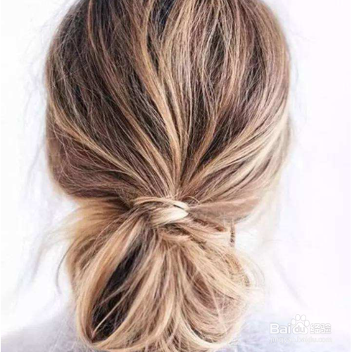 低马尾怎么扎好看