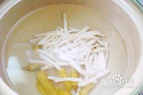 酸辣鸡丝粉皮做法攻略。