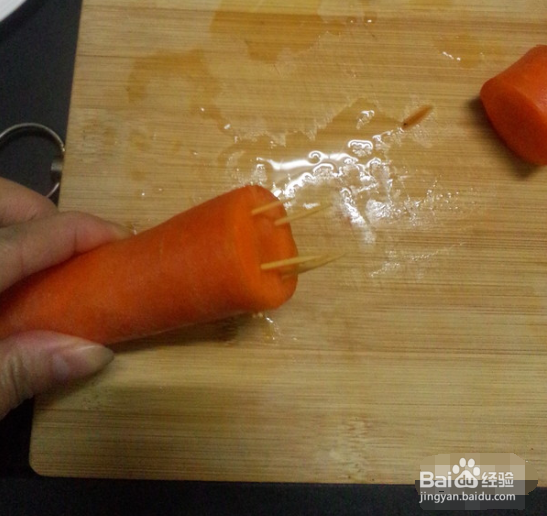 水果圣诞树怎么插牙签