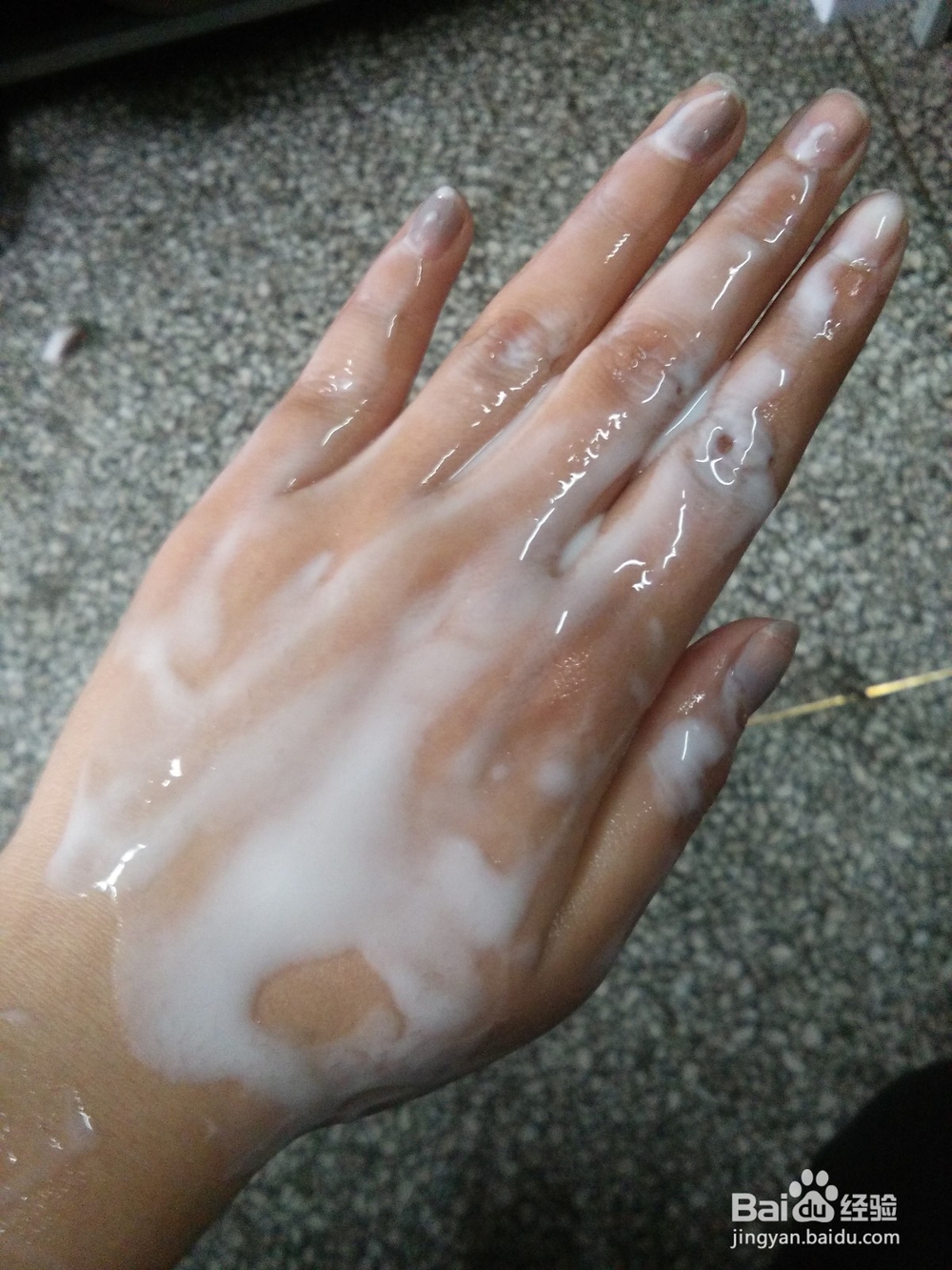 怎样做手膜让手美白嫩滑？