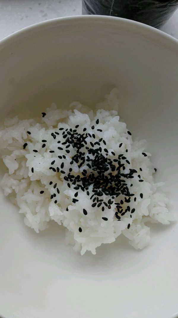 三文鱼鳄梨反卷寿司