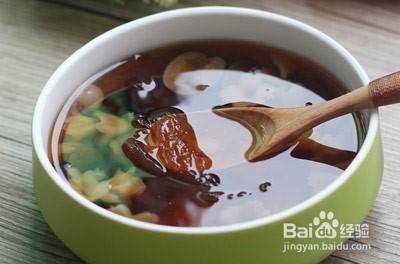 鲜炖燕窝：冰糖桂圆燕窝