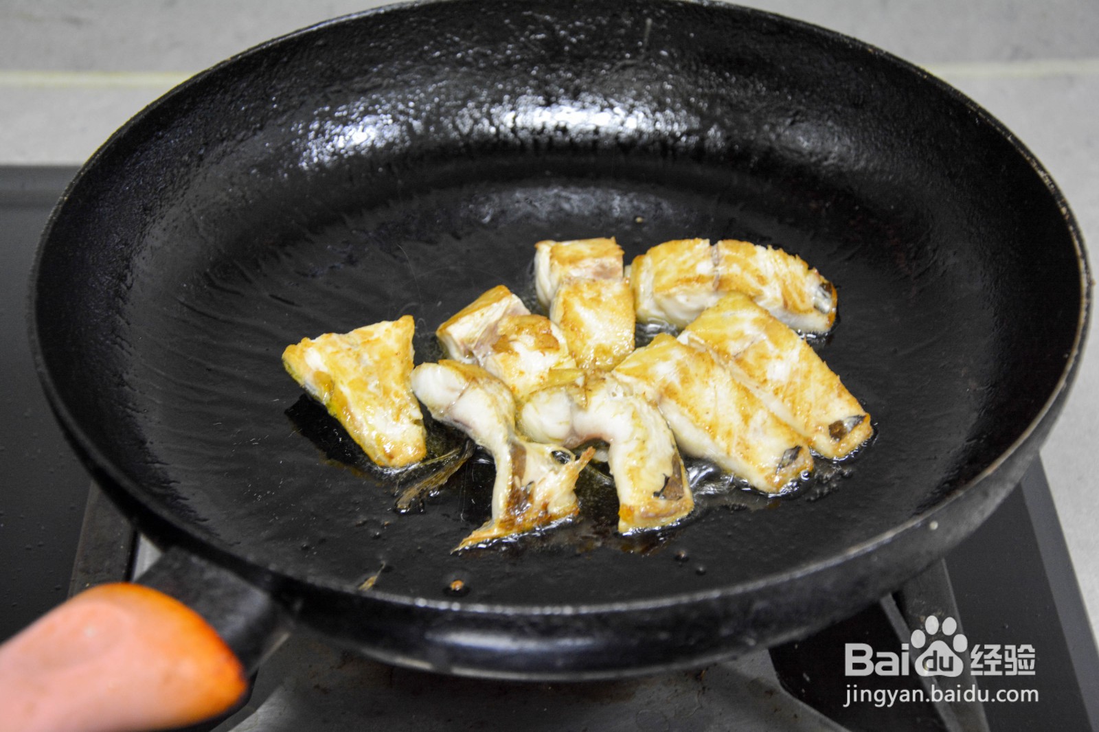 砂锅粉丝青花鱼的做法