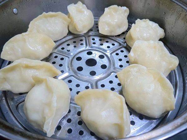 烫面青萝卜肉馅包子