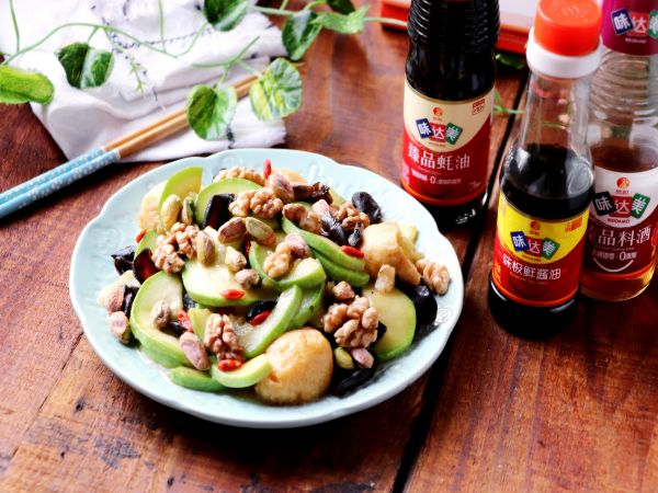 豆泡木耳炒西葫芦