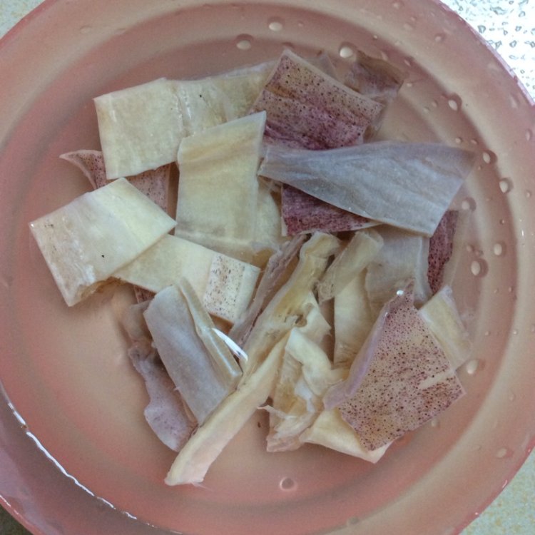 美味的鱿鱼干白萝卜汤,喝下去的都是幸福的味道