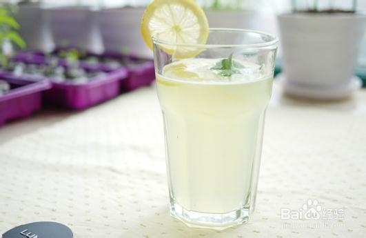 喝柠檬水有什么好处和坏处-功效作用和禁忌大全