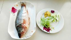 如何做清蒸鲈鱼?