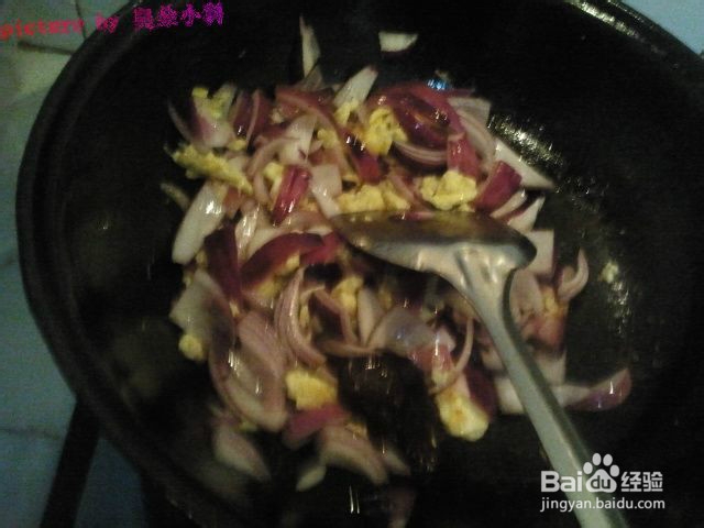 被孩子吃的光光的圆葱炒鸡蛋