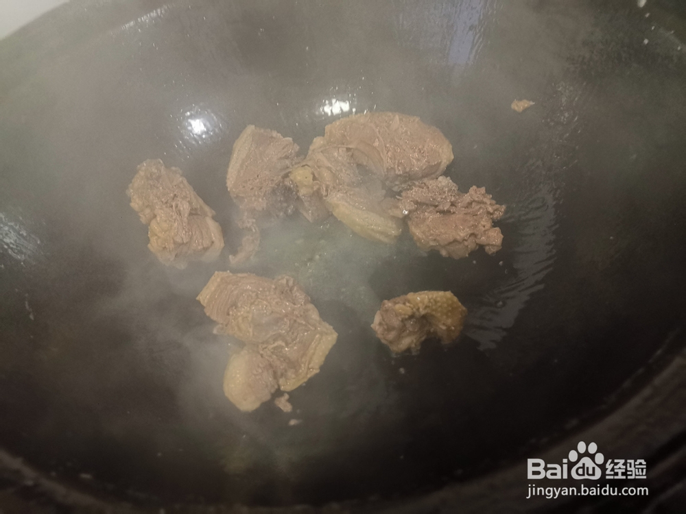 鸡肉块炖土豆