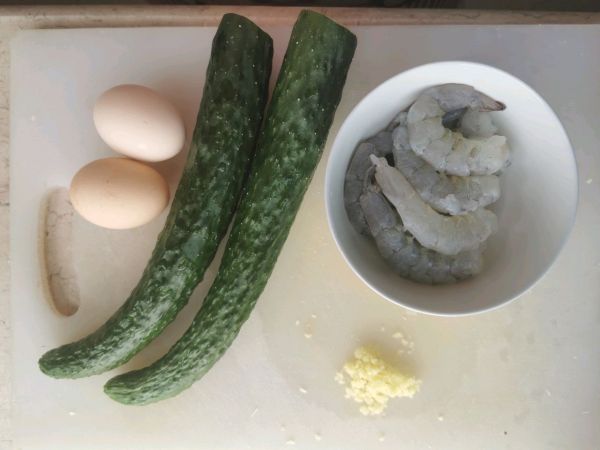黄瓜鸡蛋鲜虾水饺