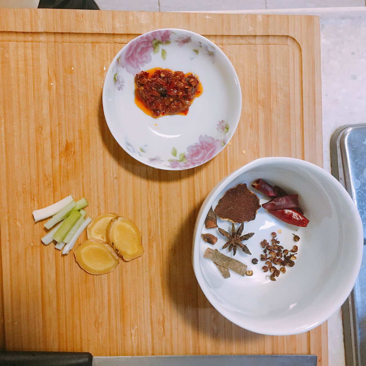 怎么用红烧排骨拌饭，好吃到爆