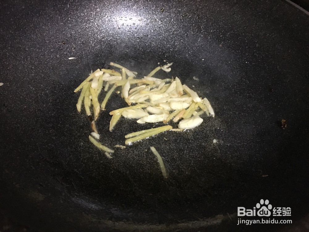 大厨这样做肉丝青椒盖饭