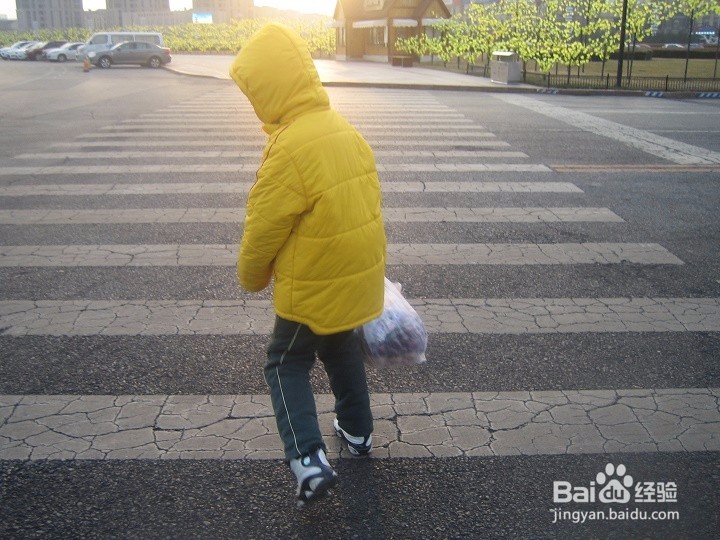 老年人怎样告诉孩子安全出行