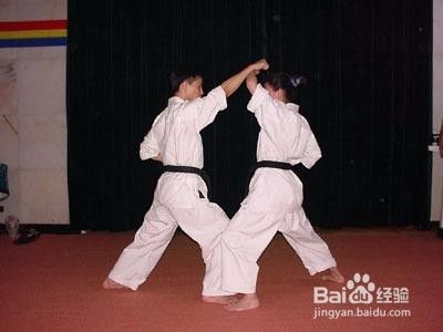 怎样制服持刀歹徒 百度经验