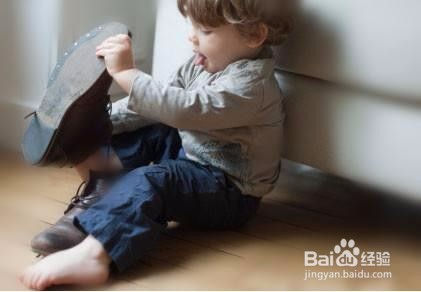 宝宝脚臭有脚气,家长应该怎么给孩子调理呢?