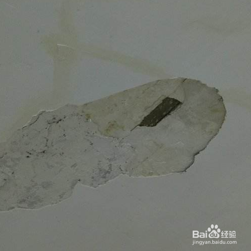 室内屋顶有细长裂缝怎么修补