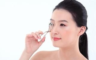如何使用睫毛夹