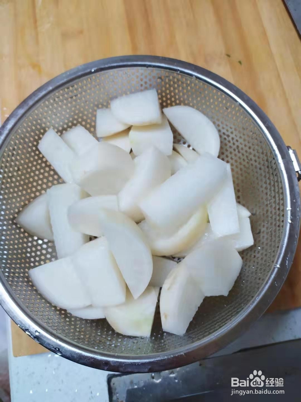 冬季养生美食——萝卜排骨汤