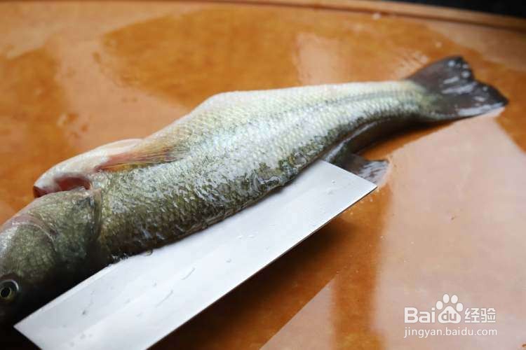 美味的清香蒸鲈鱼