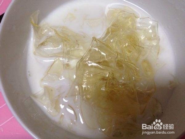 草莓慕斯蛋糕满满一口恋爱的味道!