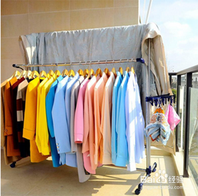 客厅阳台晾衣服尴尬怎么解决
