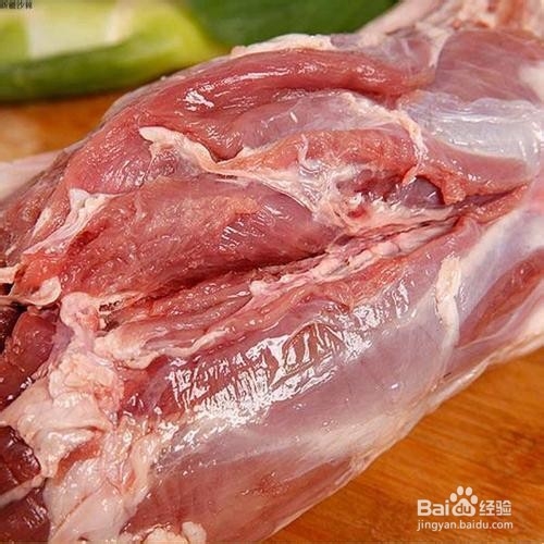猪后腿的剔骨方法